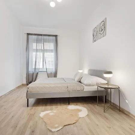 Center - Modern & Stylish *