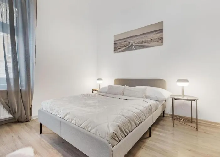 Center - Modern & Stylish Apartment