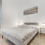 Center - Modern & Stylish Lägenhet